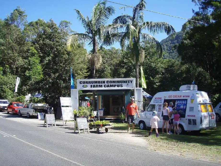 The Andersons' Ices ice cream van serving families at the Currumbin Valley community farm markets